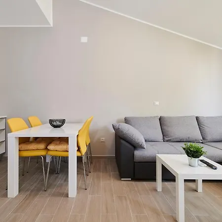 Dvori Apartment *