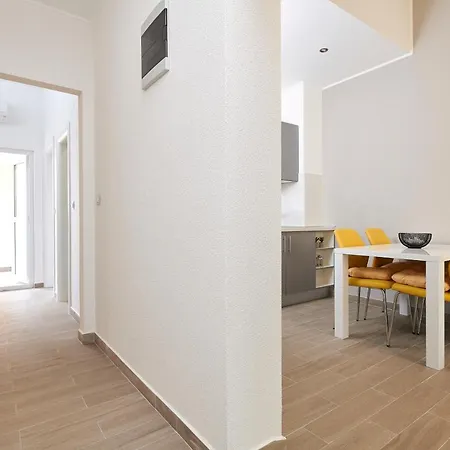 Apartament Dvori