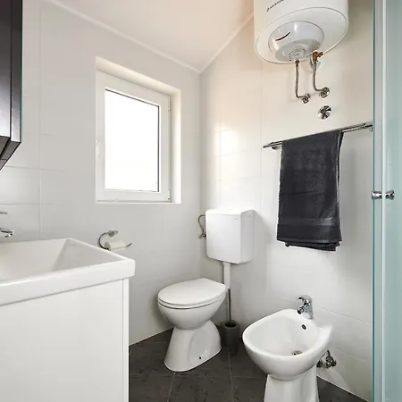 Dvori شقة Bašanija