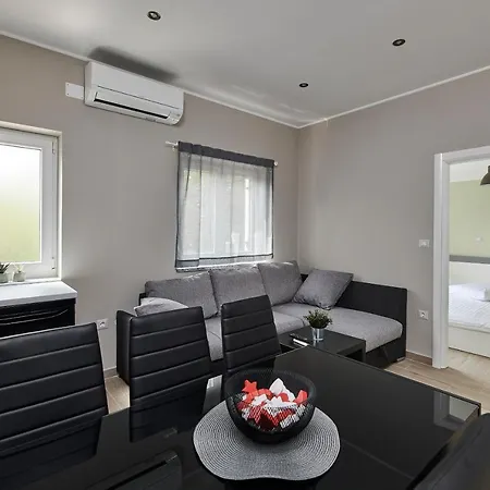 Dvori Apartment