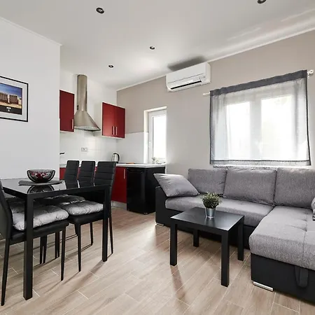 Dvori Apartment *
