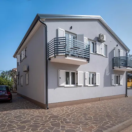 Apartament Dvori *