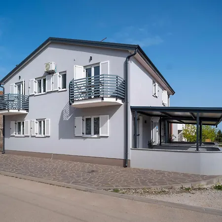 Dvori Lägenhet Bašanija