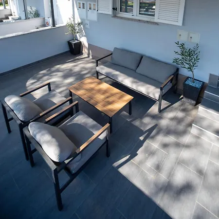 Apartament Dvori *