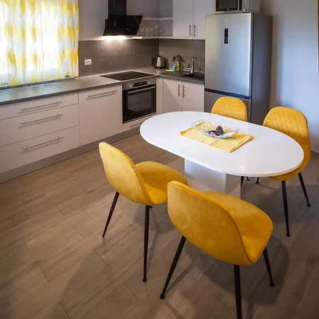 Dvori Apartament *