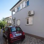 Apartment Dvori Basanija